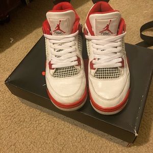 Jordan 4 Fire reds